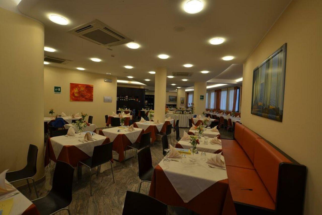Hotel Cristallo Lignano Sabbiadoro Exterior foto