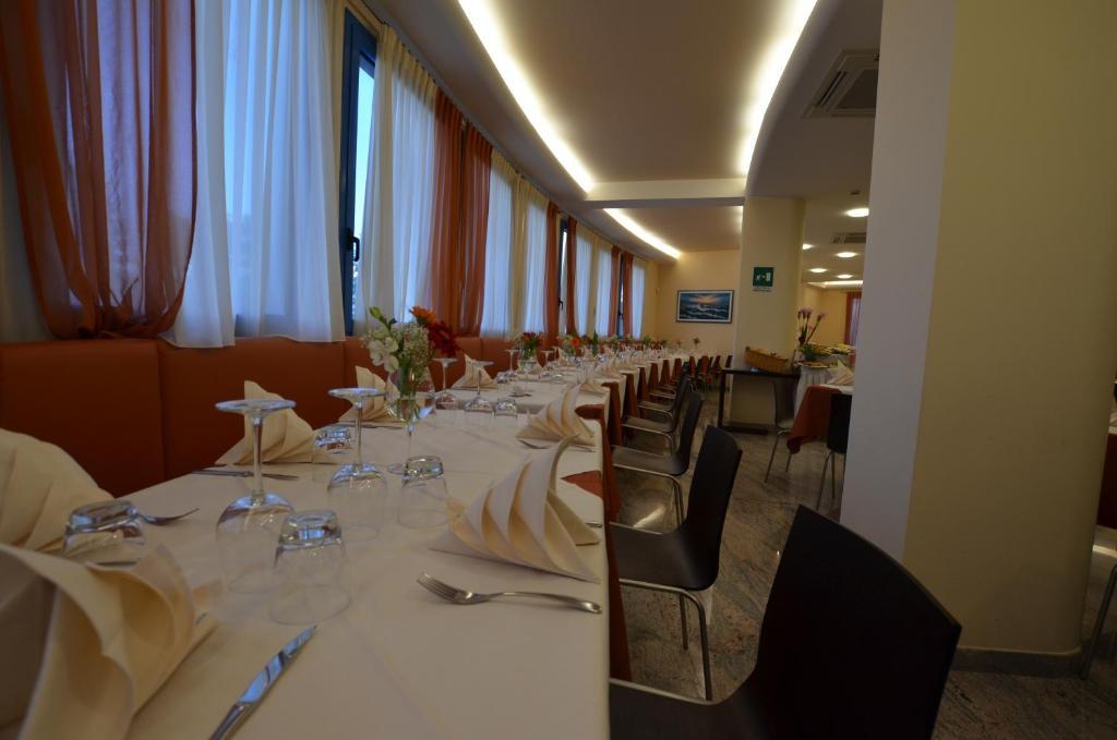 Hotel Cristallo Lignano Sabbiadoro Exterior foto